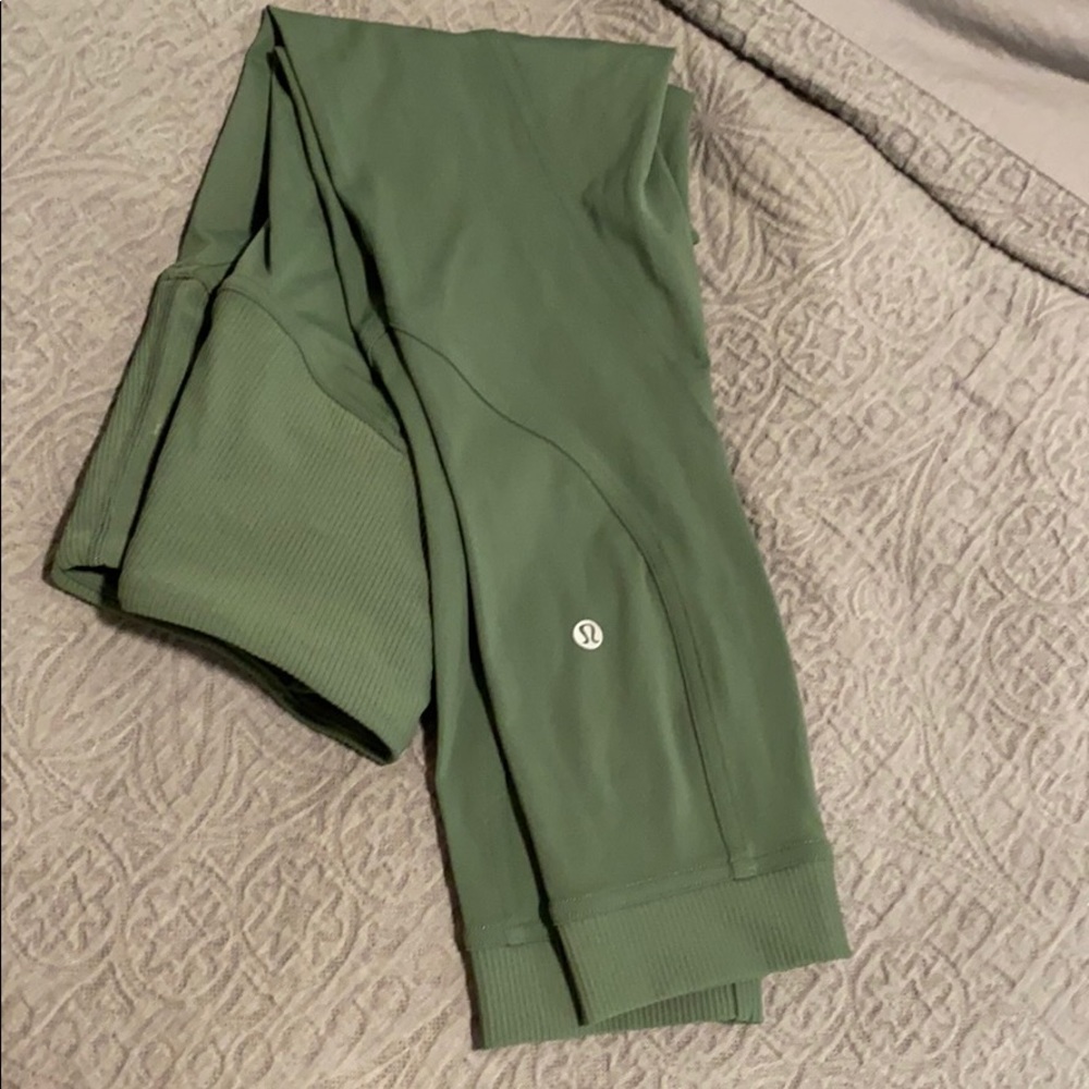 BRAND NEW LULULEMON LEGGINGS